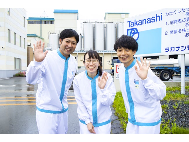 当工場にはいろんなタイプのスタッフがいます。社交的でいろんな意見を言う人、黙々と丁寧に作業をする人、人の話を聞くことが得意な人など。いろんな人がいるから成長していけると思います。