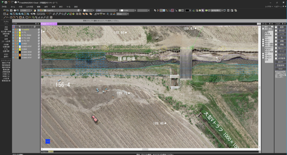 測量作業で用いるソフト画面です。こちらに写っているのは、ドローンで撮影した航空写真。