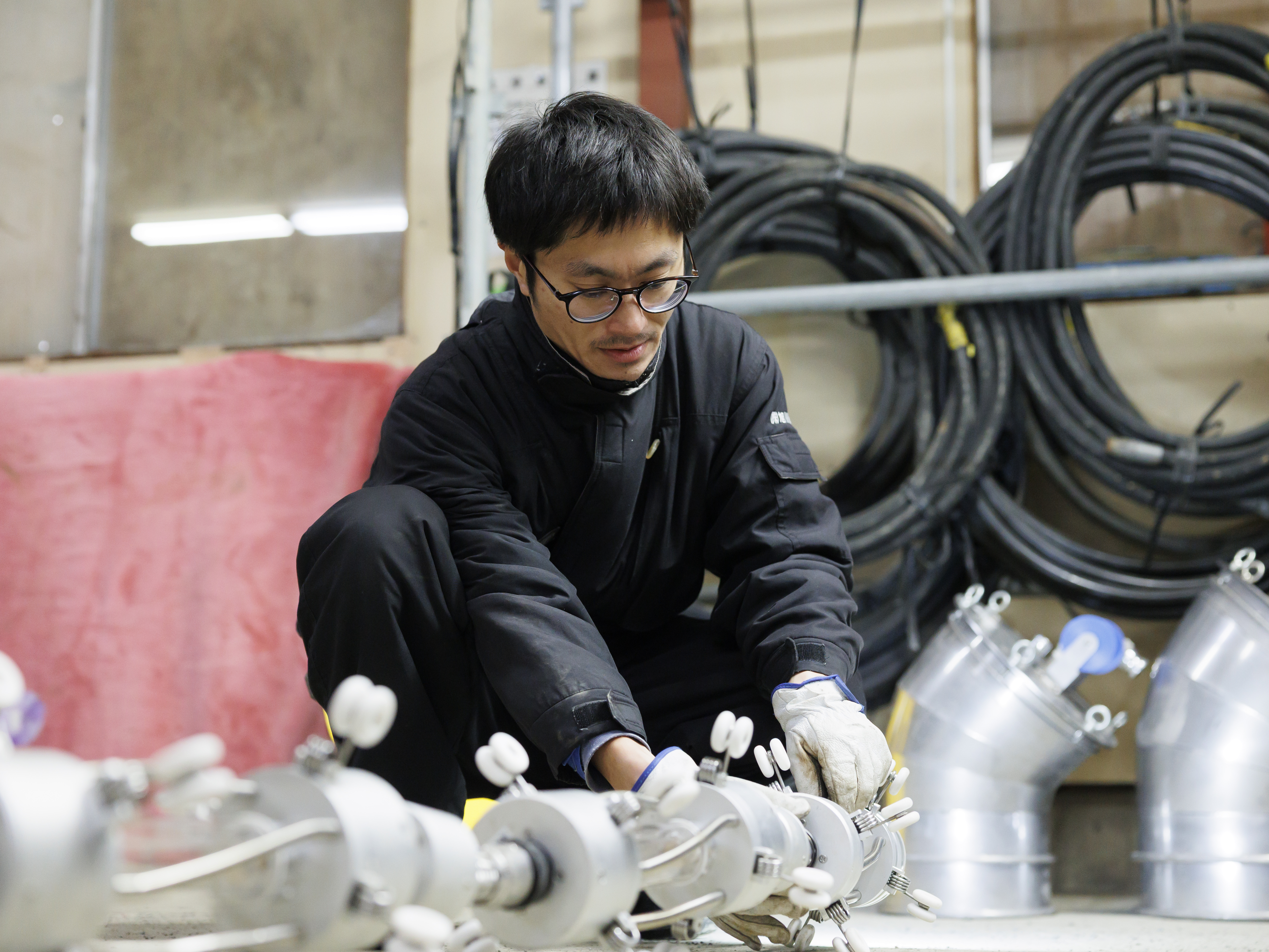 【旭川唯一の管更生技術】 古い管に新しい管を作る「管更生」ができるのは、旭川で当社だけ。この技術があるから、仕事量は安定しています。他社には真似できない専門スキルを、あなたも身につけませんか？