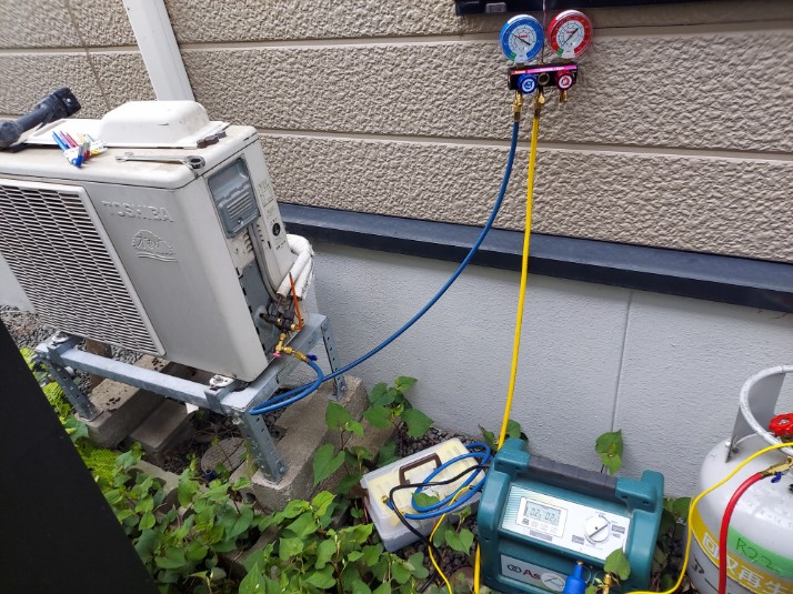 まずは興味があれば問題ありません。器用・不器用はありますが、時間が経てば慣れていけますので、ご安心下さい。
入社1年目のスタッフは現場を休んで早速2つの資格を取りました。これからも取っていく予定です。