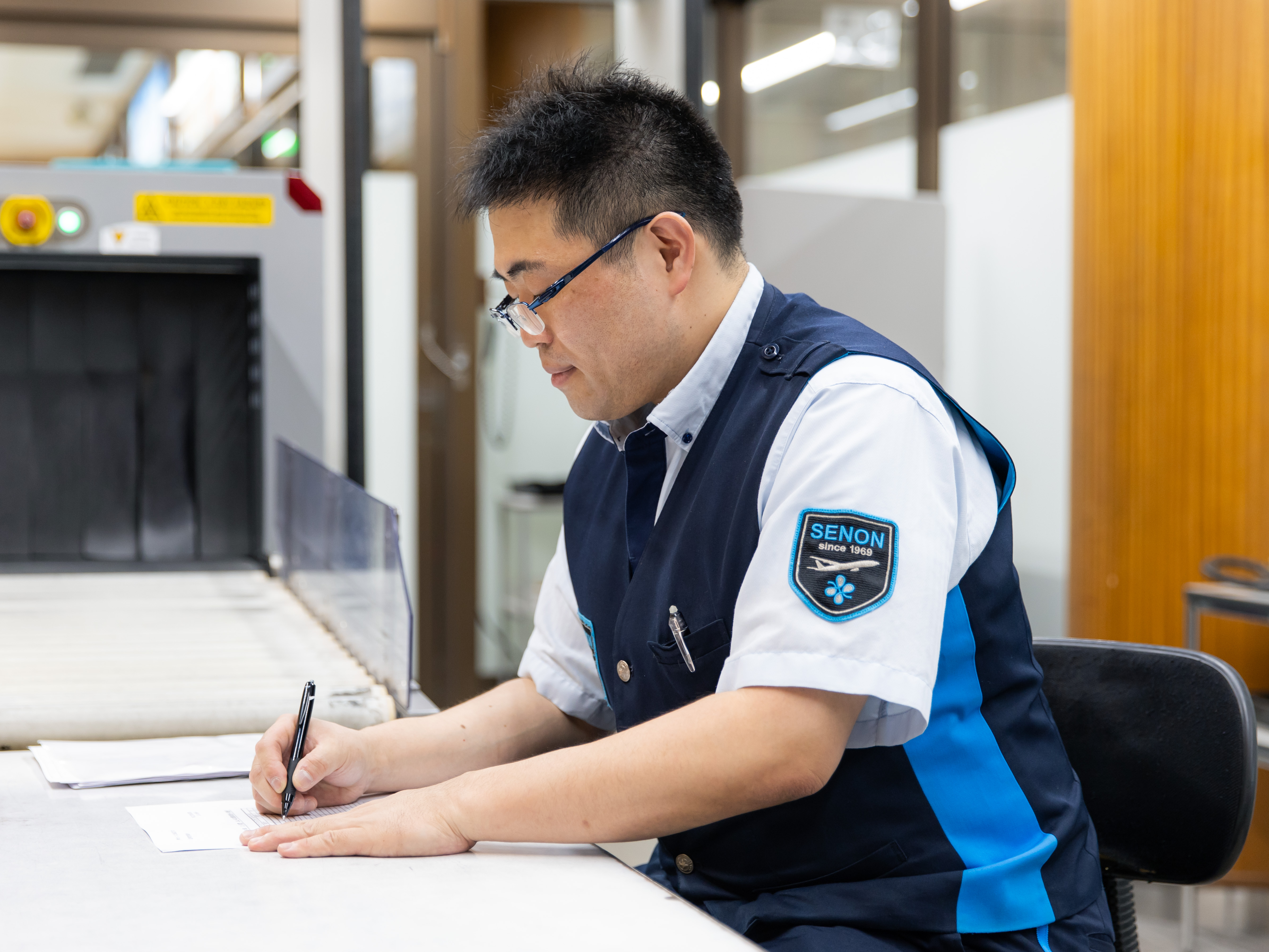 必要な資格は入社後に取得していただきます。
空港保安業務に関わる国家資格を取得すると、業務に活かせるだけではなく、手当として給与へ反映いたします。