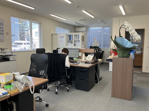 ＜ウチの会社のここがすごい！＞
今いるスタッフみんな10年以上のベテラン選手ばかり。
全員が口をそろえる言葉は居心地がいい！
親子がいる会社ってすごいですよね（笑）
働きやすい環境です！