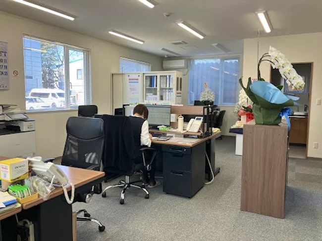 <ウチの会社のここがすごい!>
今いるスタッフみんな10年以上のベテラン選手ばかり。
全員が口をそろえる言葉は居心地がいい!
親子がいる会社ってすごいですよね(笑)
働きやすい環境です!