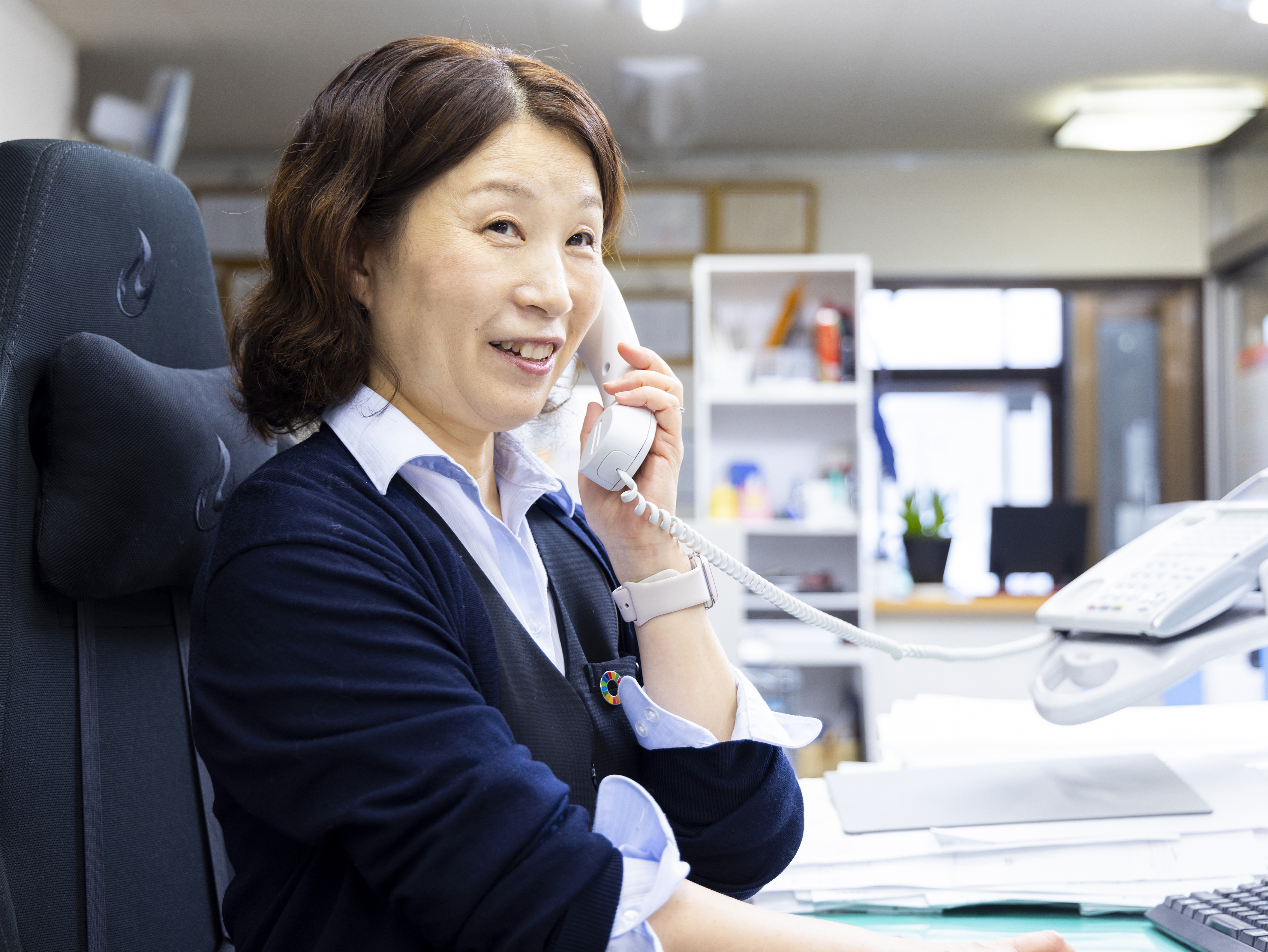 全ての部署で内勤業務が伴う為、事務員が業務の一部をサポートして行っています。専門的な用語なども出てくるので、順を追って覚えて行けるような研修体制を整えています。