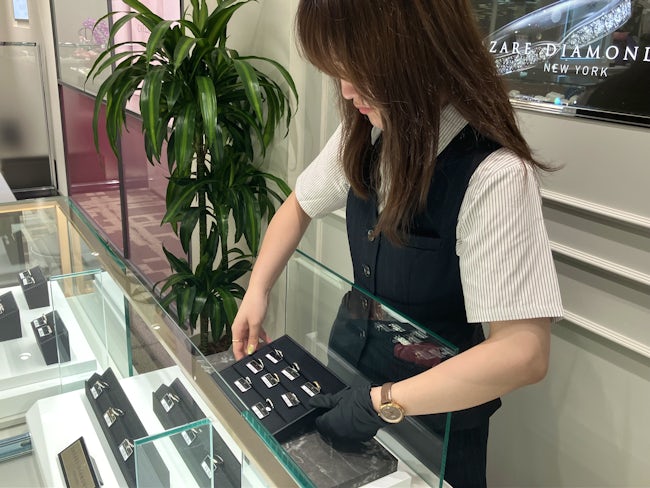 <面接の前に店舗の見学も可能>
面接前にできる限り不安なことは払拭していただきたいと考えています。スタッフ・店舗の雰囲気も、まずは直接見てみて感じて下さい♪