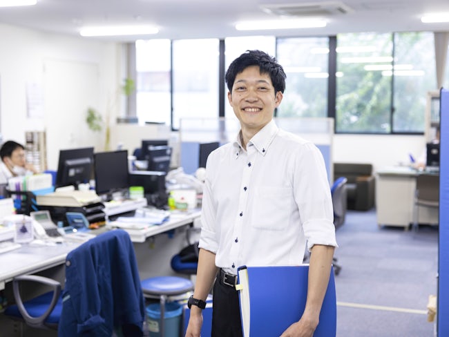 【長い目でみた育成を前提とした採用です】
新しい仕事を習得するまでには5年程度の経験が必要となります。
中途・新卒のキャリアや、入社の年齢は関係なし。スタートラインは横一線で、長期的な育成を行います。