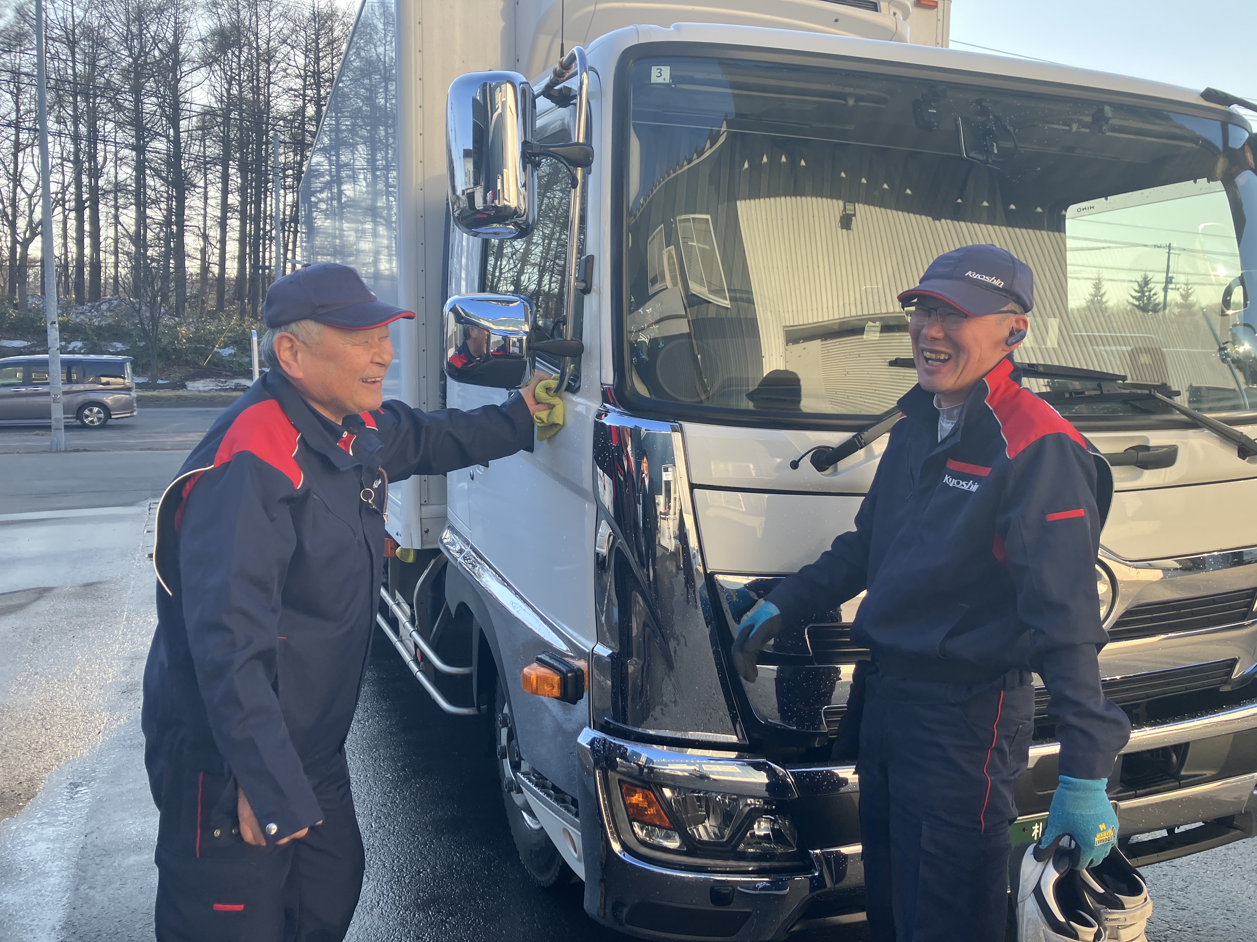 スタッフの交流も多く、仕事の話だけでなくプライベートな雑談もしたりと楽しく働いています！