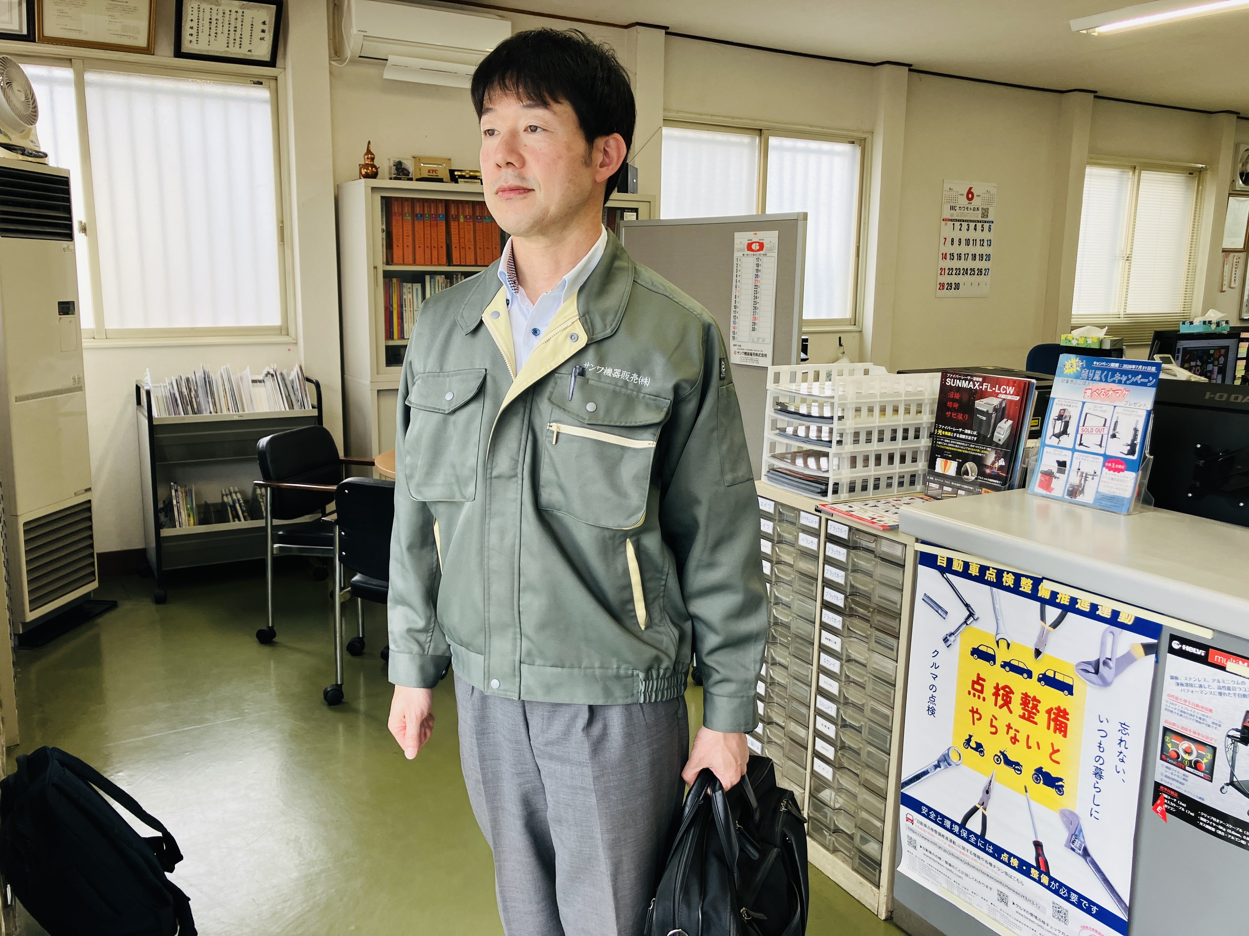 現在営業は3名が活躍していますが50・60代と高齢化が進んでおり、今後の世代交代も視野に入れての募集です！経験豊富なベテランがしっかり教えていきますので未経験の方も一歩一歩着実に成長していける環境です。