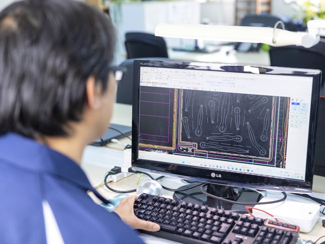 「子どもの頃から算数が得意」「パソコンを使った作業が好き」「コツコツと積み上げるようなものに達成感を感じる」そんな方にオススメの仕事です。経験豊富なスタッフが親切・丁寧に教えますので、ご安心ください。