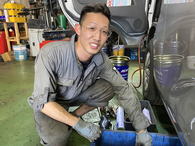 当社は一般の修理工場やディーラーとは違い、ほとんどがリース会社からの依頼です!事前に作業内容や年間スケジュールが決まっているので、予定外の飛び込み修理もなく、残業はほとんどありません!