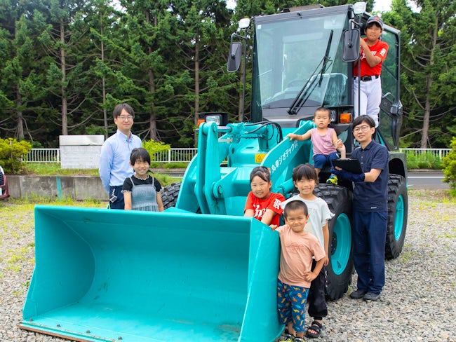 多くの大型機材を保有しています。自社でワンストップで作業を進めることができ、専門技術があるから特殊工事を多く手掛けることができる。競合のない安定した経営はこうして培ってきました。