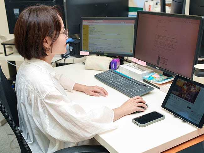 各自が選んだ出社時間で出社し、定時で終業します