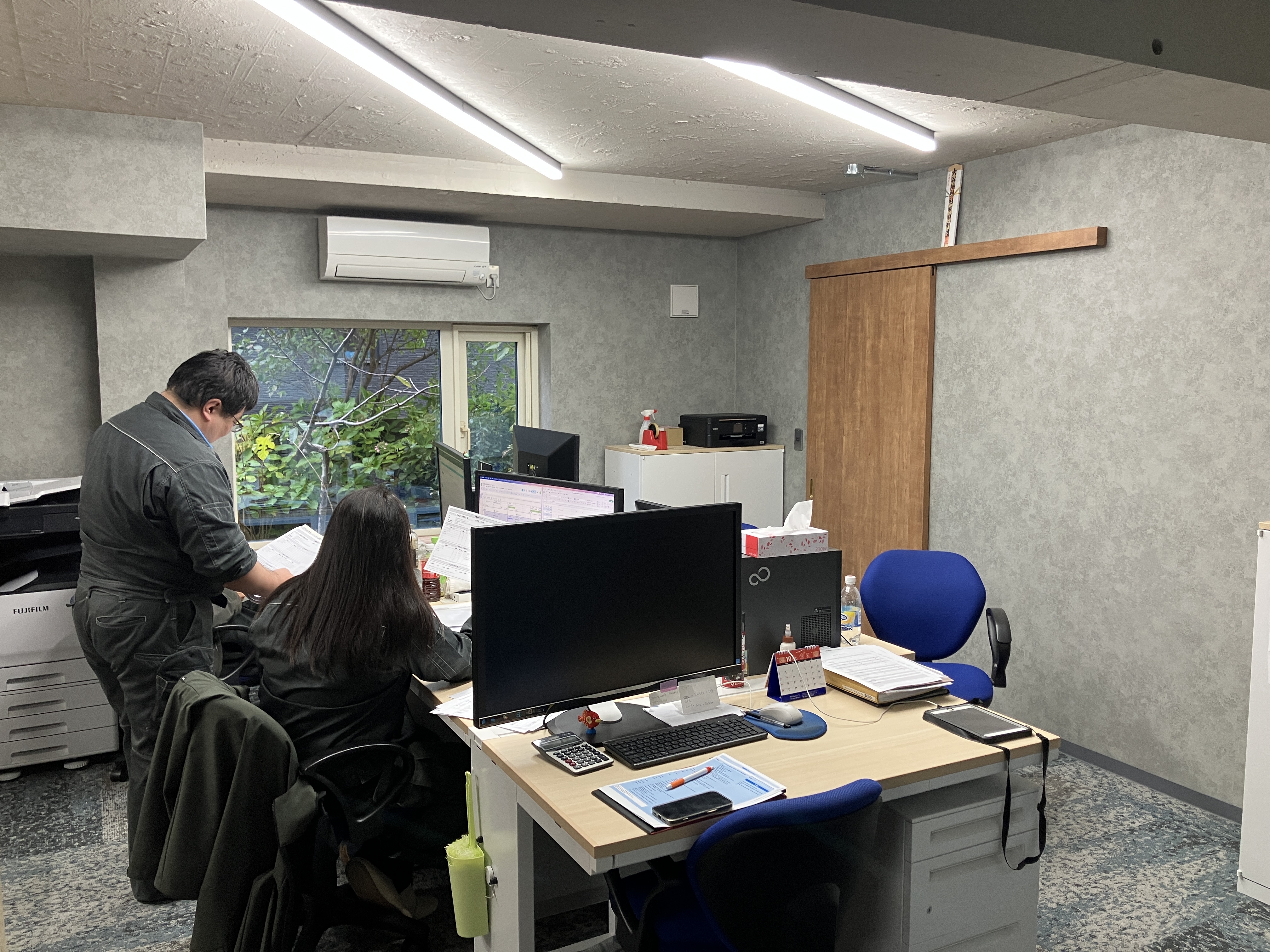 40代の社長の下、24〜72才まで幅広い年齢層の男女が23名在籍。定着率が良く10年以上勤務しているスタッフも多数活躍してくれています。今回は長く勤務してくれている方の定年退職等も見据えての増員募集です。