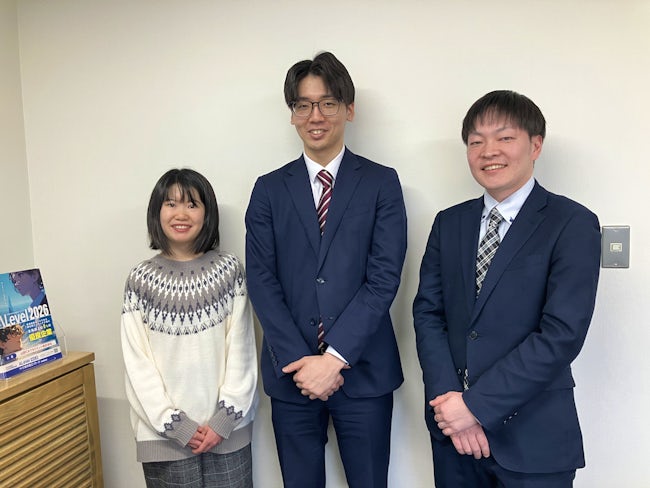 お互いを切磋琢磨し合うために社内表彰制度があります。共に働く社員から見て「この人の頑張りを評価してほしい」という方に投票をする制度です。入社年数は関係なくきちんと評価されるのでやりがいもあります。