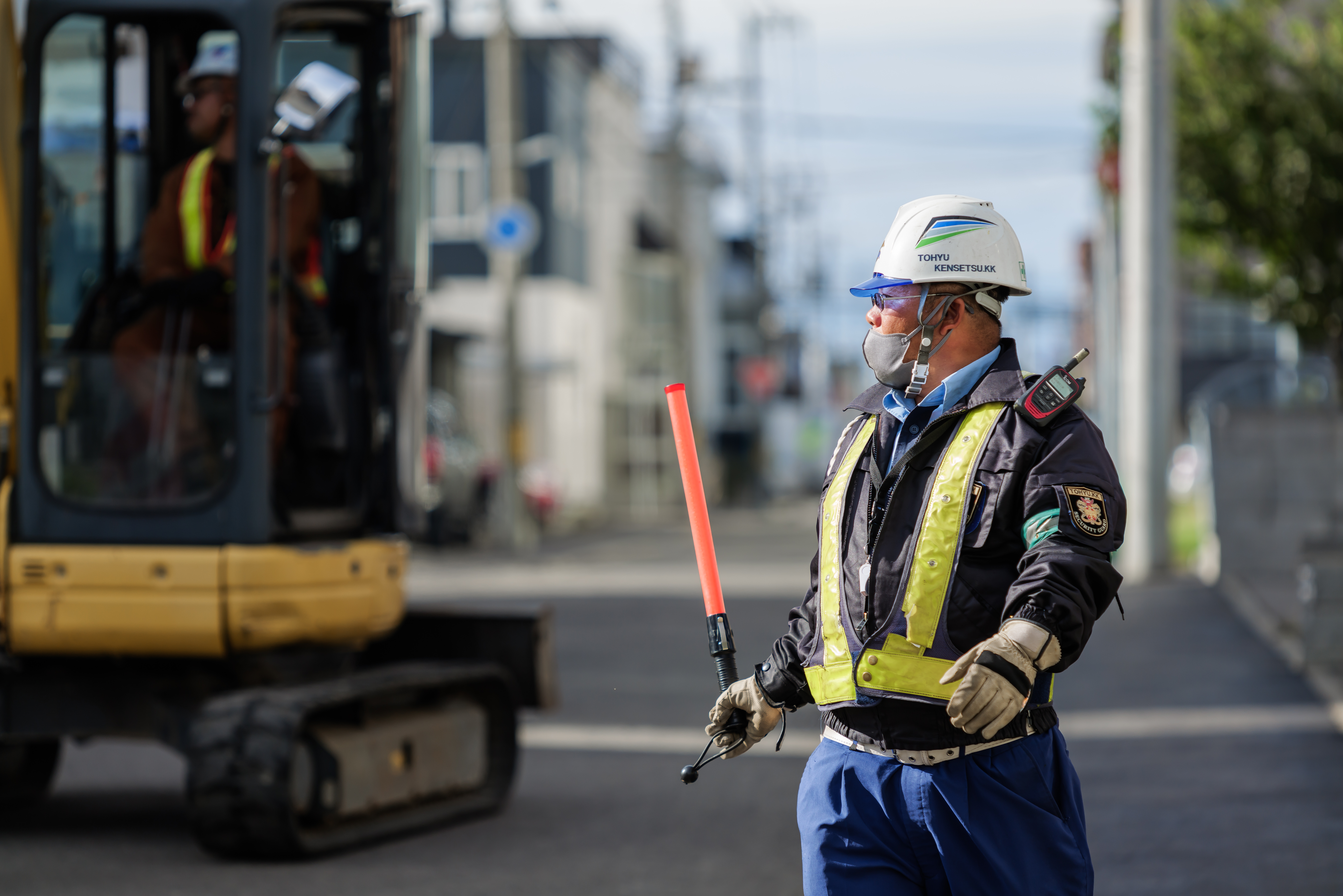 ＜札幌の公共工事を見守り支えています＞一般道路工事、維持管理業務、除雪作業にかかわる交通誘導など北海道の公共工事にかかわる交通誘導を行っています。