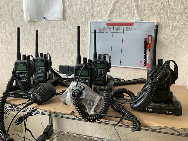 無線機を含めた装備品などは全て貸与いたしますので、現場への直行直帰が可能です。入社にあたりご自身で用意していただくものは一切ありませんのでご安心を。