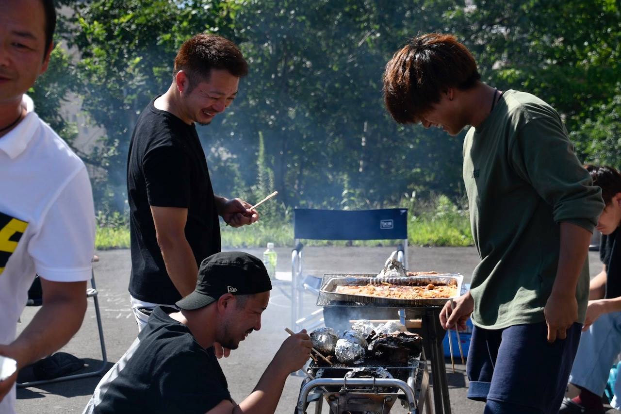 社員旅行やBBQなど、社内イベントが充実。昨年は創立20周年を記念して、社員旅行で京都・大阪・有馬温泉へ。業績が好調なこともあり、社員一人ひとりに20万円の旅費補助も実施。社員へしっかり還元しています。