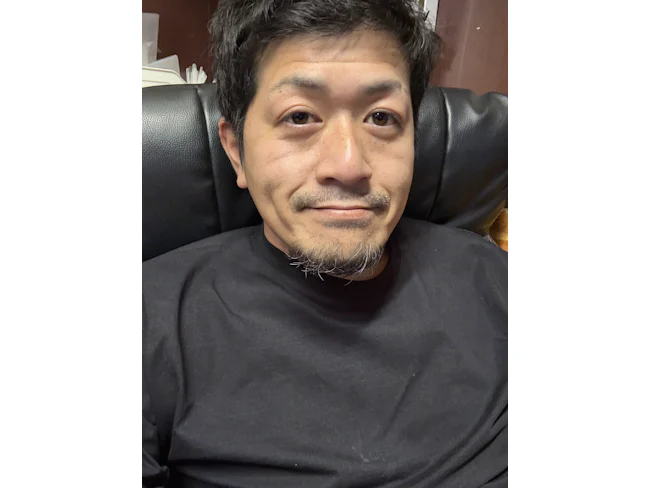 社長の今井(39歳)です。猫が大好きで自宅では猫11匹・犬1頭飼ってます。猫好きな方はもちろん、いやいや犬のほうが好きだという方も、皆さんお待ちしてます。