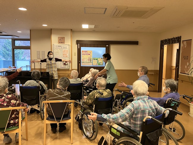 職種にとらわれず、特技を生かした柔軟なケアにも取り組んでいます。管理栄養士さんがピアノを、PTさんが歌を歌うなど、あなたの特技が活かせる場面がきっとあります。