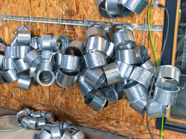 自分が製作・取付に携わったダクトを、ふと市内を歩いたときに目にすることも 。「あ、ココは自分がやった現場だ」と実感できるのが、この仕事ならではのやりがいです 。あなたも札幌の街づくりに参加しませんか?