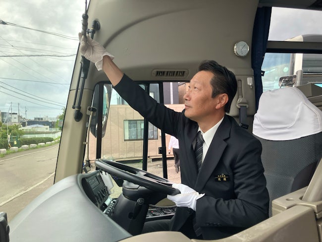 <入社25年目50代/前職観光バスドライバー>前職は月2回程度しか家に帰れませんでしたが、転職してから毎日家に帰れるため、動物を飼える余裕もできました。人間関係も良好なので、安心して居心地よく働ける会社です。