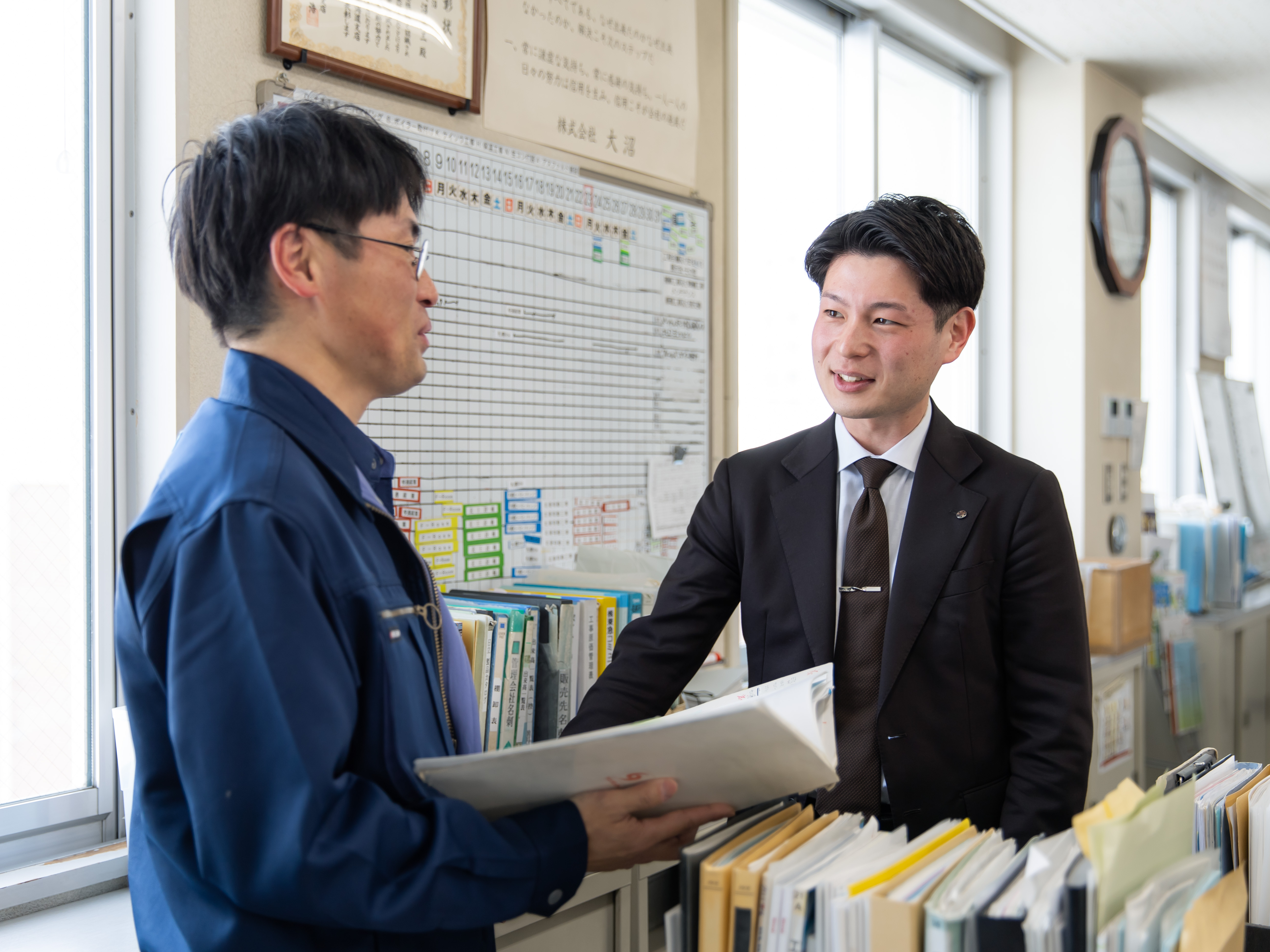4代目の社長室長が推進する「働き方改革」で、会議の削減や効率化が進みました。事務所でダラダラ残業することもなく、サッと仕事を終えて帰宅する。家族との時間や趣味の時間を、皆が大切にしている職場です。