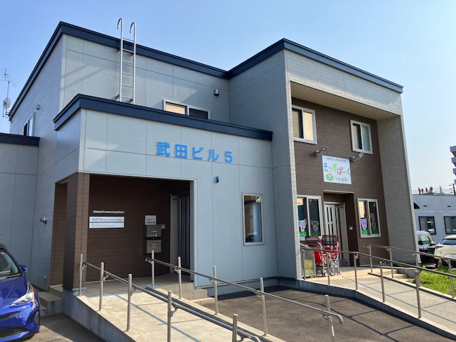 取引先に常駐して開発するSES事業を中心に運営してきました。今後は自社サービスの開発や自治体向けのIT支援サービス事業を拡大していきます。画像は函館本社。