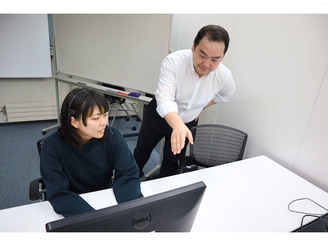 入社後は基礎からしっかりレクチャーします。その後は実際に作業をしながら業務を覚えていきます。研修中はモチロン、研修後も先輩がしっかりとサポートします!コールセンターデビューもぜひ当社で!