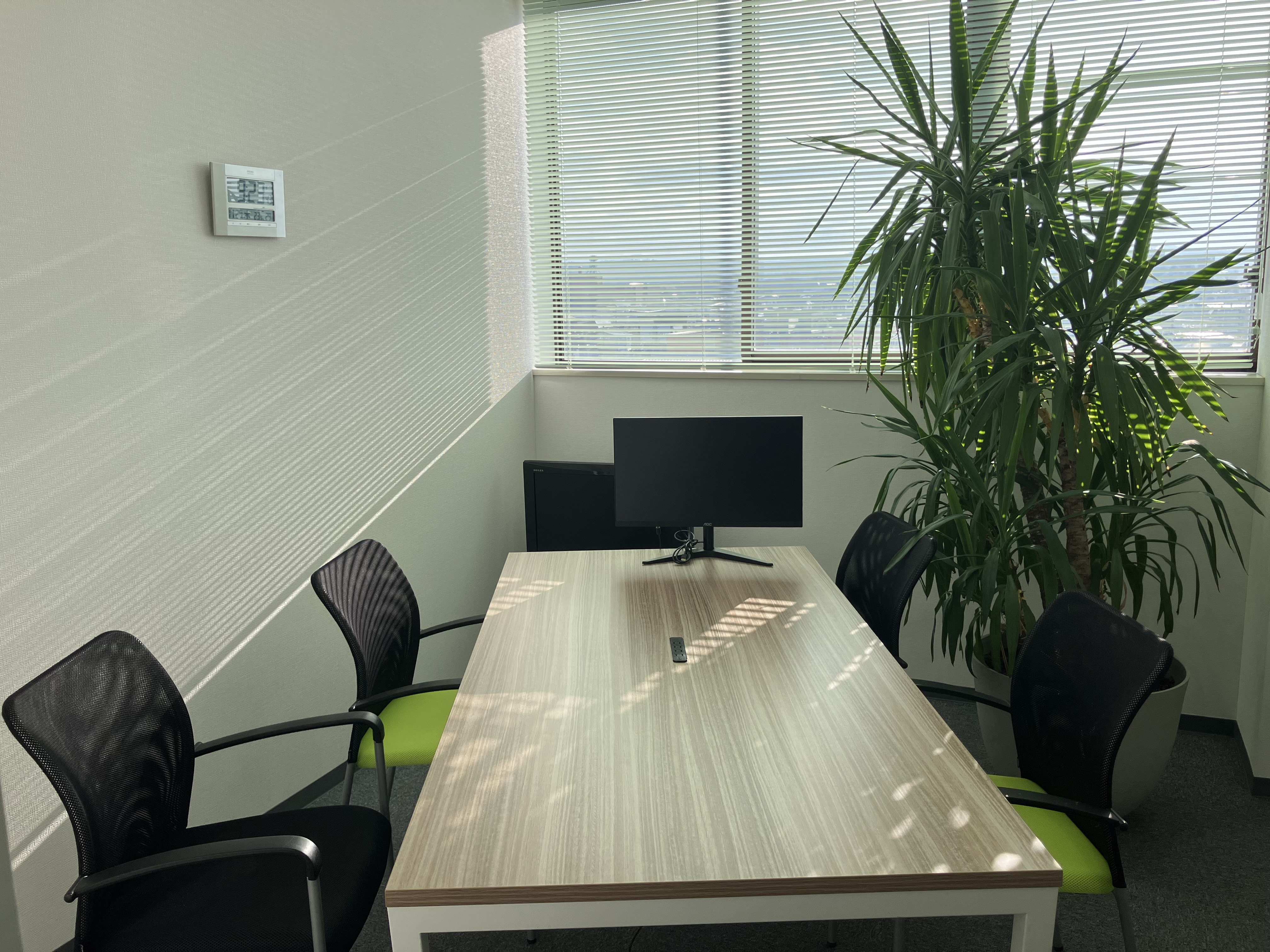 これまでの岩見沢市外から通勤している方も活躍していました。移住を希望する方には引っ越しの費用も会社で補助いたしますので、心機一転ここで頑張りたい方を全力で応援します！