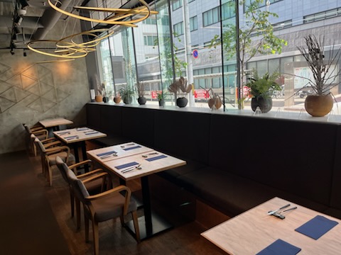 料理や接客の経験を積みながら、「できることが増える楽しさ」を感じられる仕事。目の前のお客様の反応を直接感じながら、飲食の面白さを深めていけます。