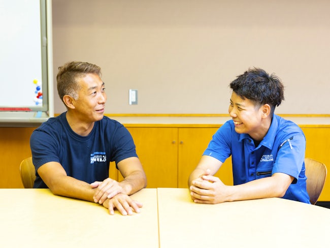 社長との距離が近く、普段から何でも気軽に話せる風通しの良い職場です。仕事の悩みはもちろん、プライベートなことまで。困った時には一人で悩まず、いつでも相談できる安心感があります。