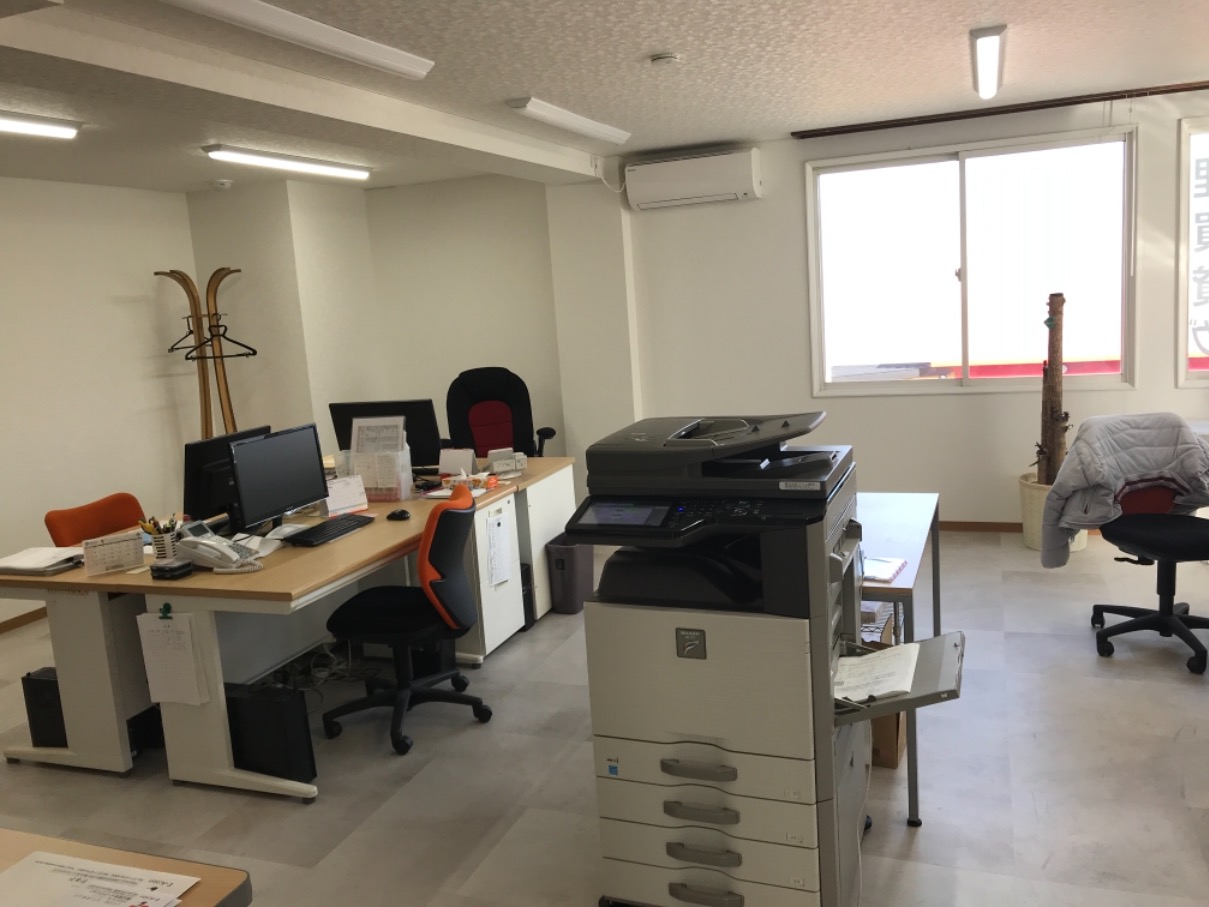 営業3名、事務員3名、管理担当5名の11名の会社です。