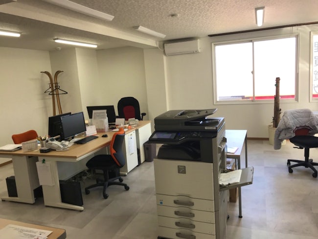 営業3名、事務員3名、管理担当5名の11名の会社です。