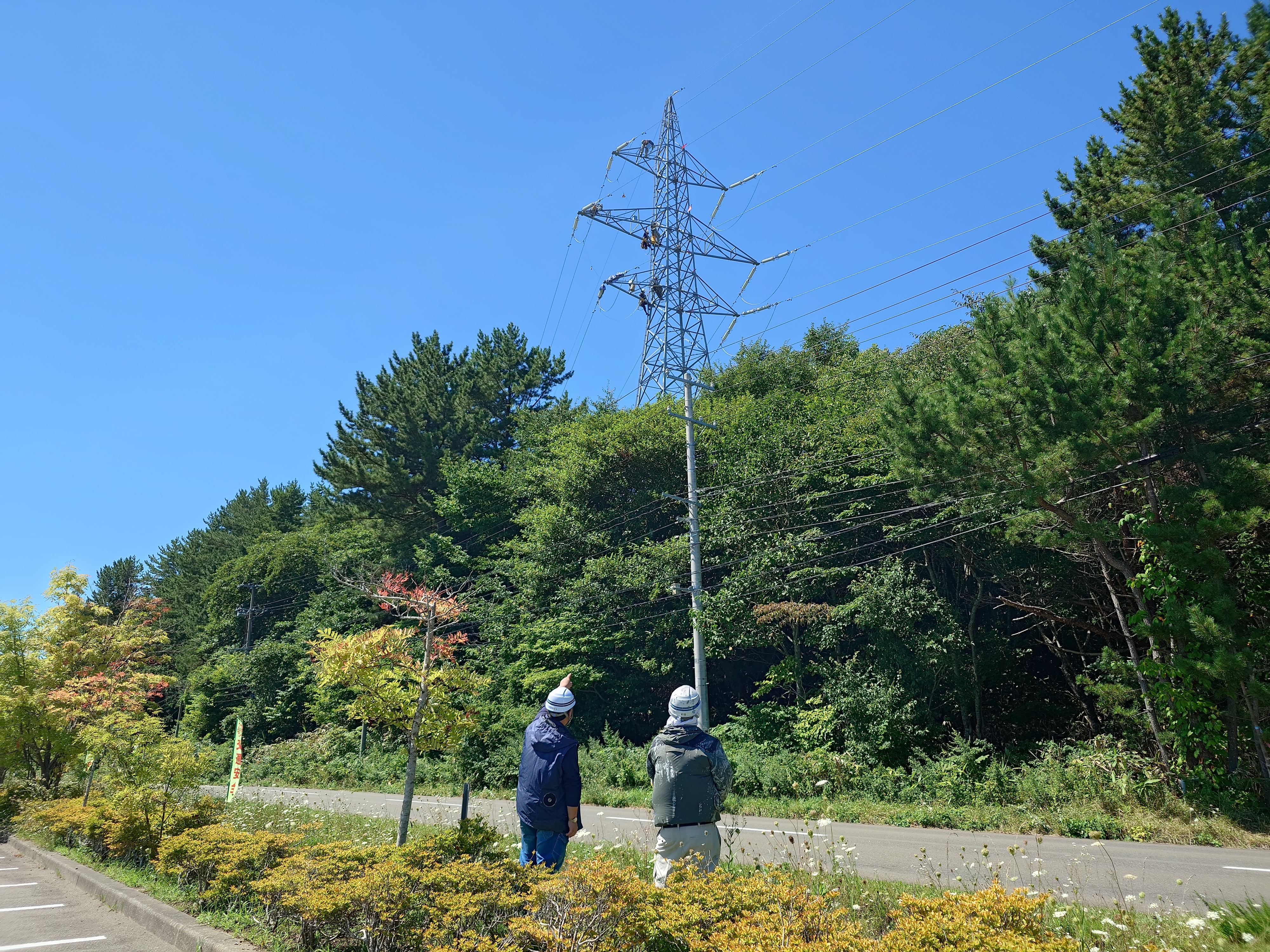 高所作業があるので、社員の安全管理意識が重要。そのため当社では社長が定期的に現場の安全パトロールを行っています！社長からのグッと引き締まる声掛けで、現場での行動一つひとつに皆の安全意識が高まります。