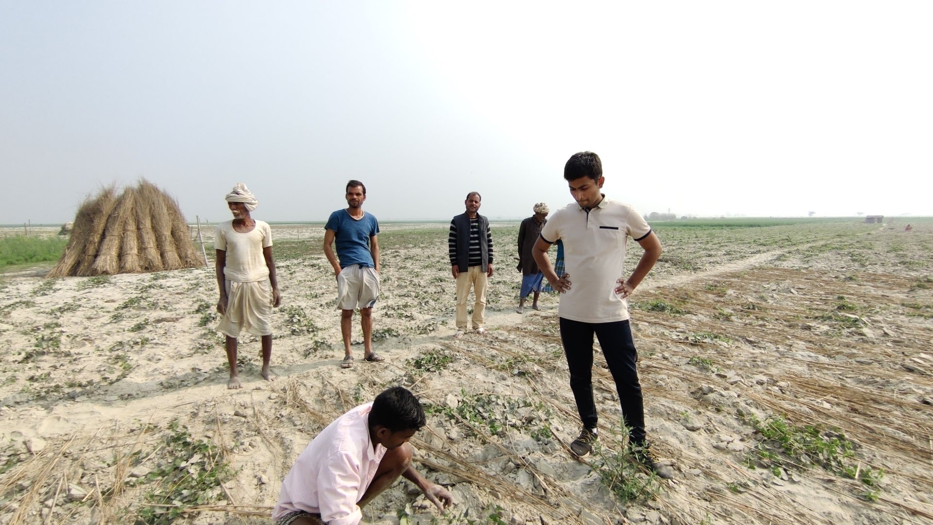 創業者ナラヤンは、インドの人口約300人という小さな農村に生まれ育ちました。乾燥地域にある村の土壌は決して作物が育ちやすい環境ではなく、農業を営む両親のもとで幼い頃からその苦労を目の当たりにしてきました｡