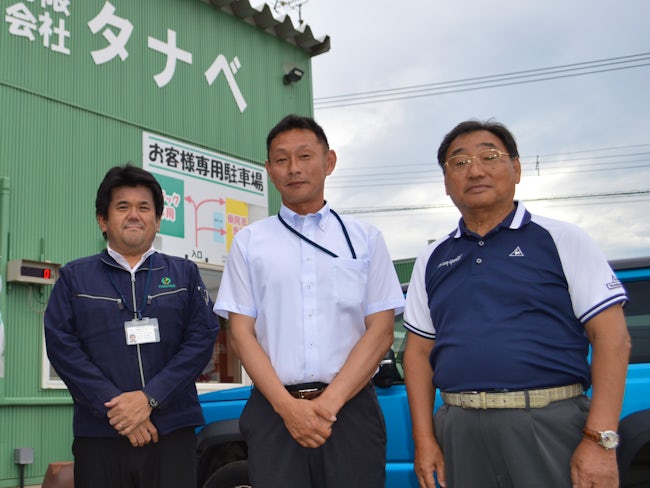 社員一丸となって循環型社会を目指し、「未来へつなぐ」を合言葉にお客様に満足して頂けるよう日々頑張っています。約60人の社員は20〜30代の若手社員からベテラン社員まで幅広い世代が生き生きと活躍しています。
