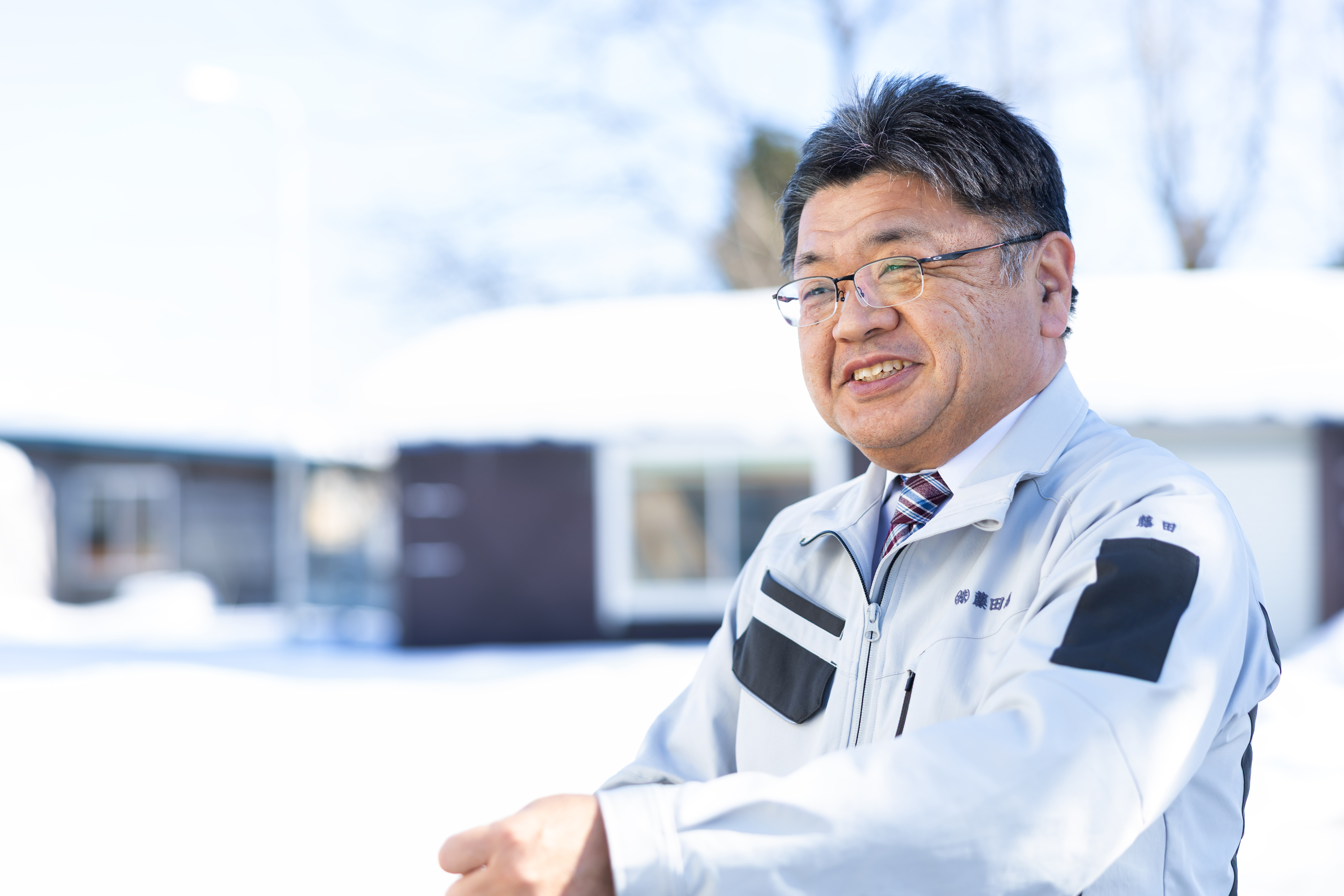 今年から作業着を伸縮性のある大手スポーツメーカー製ウェアへ一新しました。社員の「こうだったらいいのに」という声を尊重し、カタチにしています。