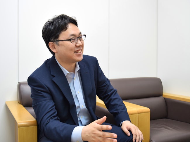エンジニア/男性45歳
※前職を退職後、以前より知り合いだった当社社長の人柄と会社理念である「全部が仕事で全部が遊び」に共感し入社を決意。この会社が日常の働きやすい形をすぐ実現してくれる環境にも満足。