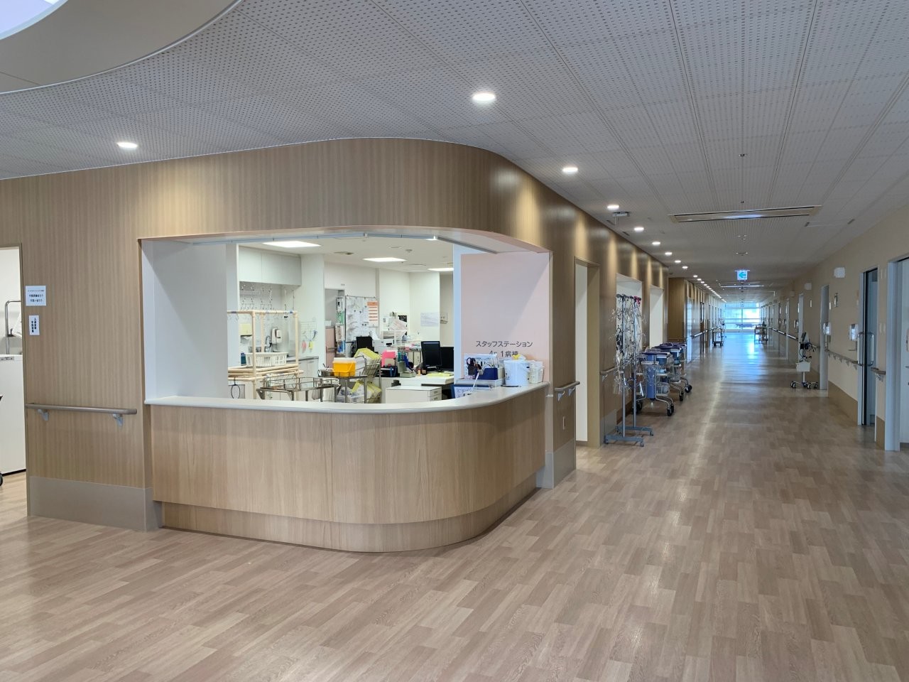 2017年に立て替えたばかりの綺麗な病院で、最新の設備も完備しています◎また、入浴専門パートさんもいるので、作業も無理のないように分担してます。