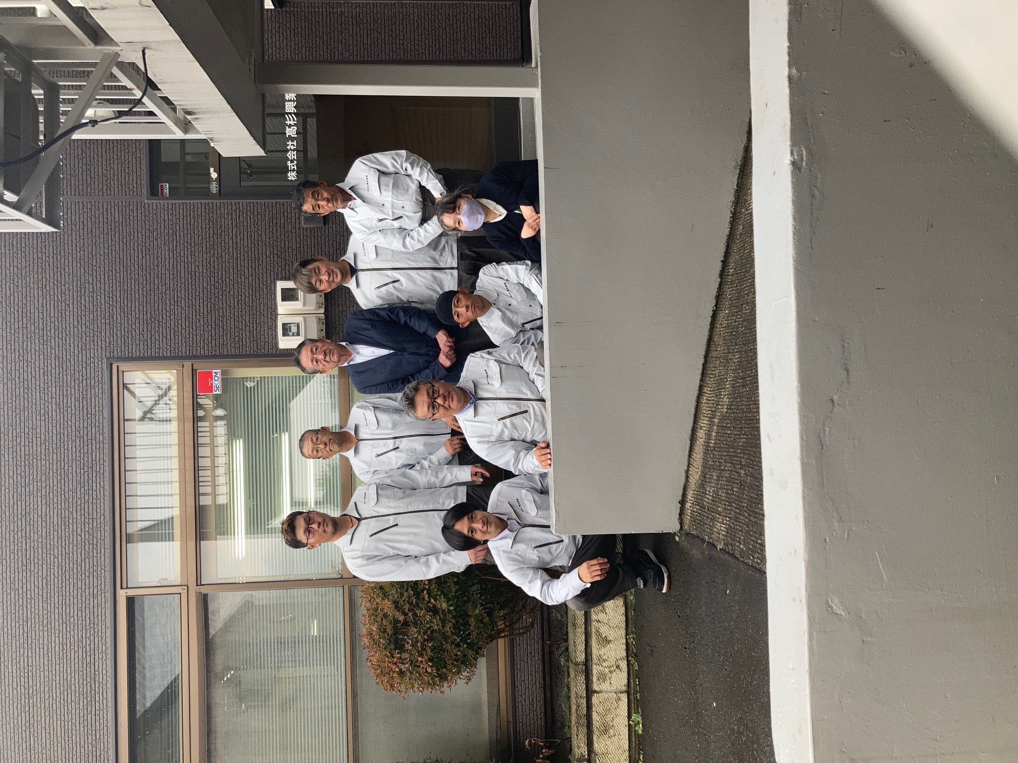 大変なこともありますが、同じ時間を過ごすなら楽しく働きたいと思っています！みんなのやる気を引き出す社内制度も模索中。100年続くこの会社をもっと面白く盛り上げてくれるあなたのアイデアをお待ちしています！