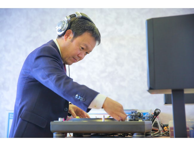 龍田工務店代表の龍田社長。DJ、ラジオ、音楽、キャンプ、プラモデル…と超マルチ! 社員にとっては、頼りがいのあるお兄さん的存在。面接は、かなり砕けた感じとのことです(←本人談)