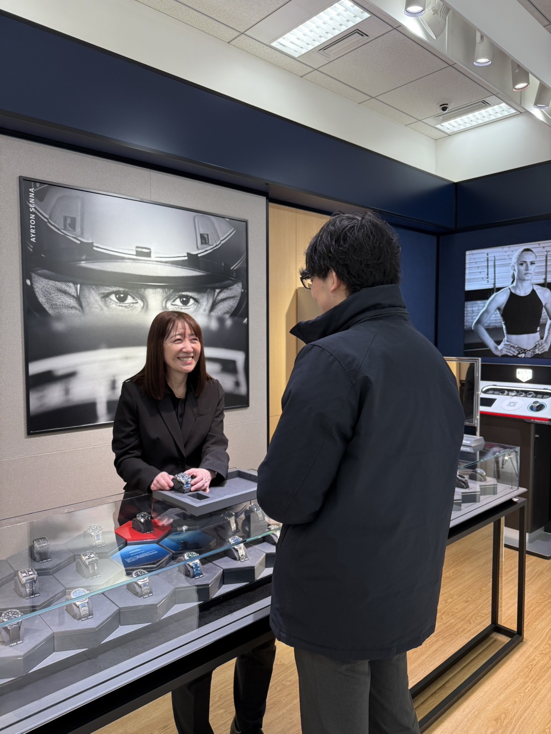 こちらの社員は、2026年1月に60代で入社した社員です。現在、商品知識について日々勉強中。どんな世代でも活躍出来る場所が、GRACISにはあります。