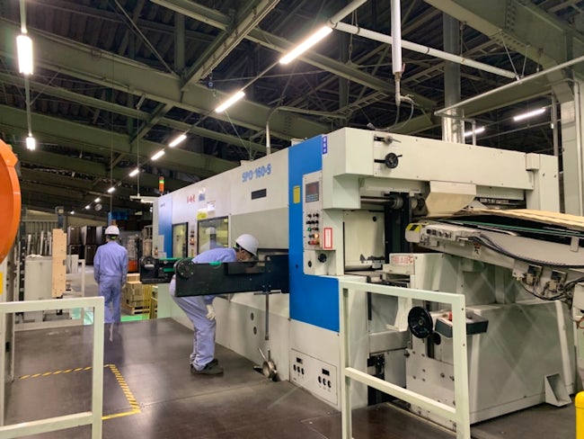 【最新設備を揃えた工場】製造工程はほとんど自動化されています。