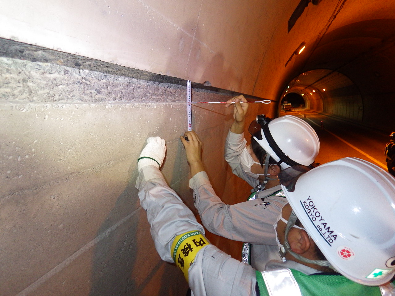 【年1回の評価制度で取組や頑張りをしっかり評価！】昇給制度はもちろん、日々の会社での取組や頑張りを評価してくれる場が年1回あります。その評価が給与や賞与へ反映されるという制度も整っています。