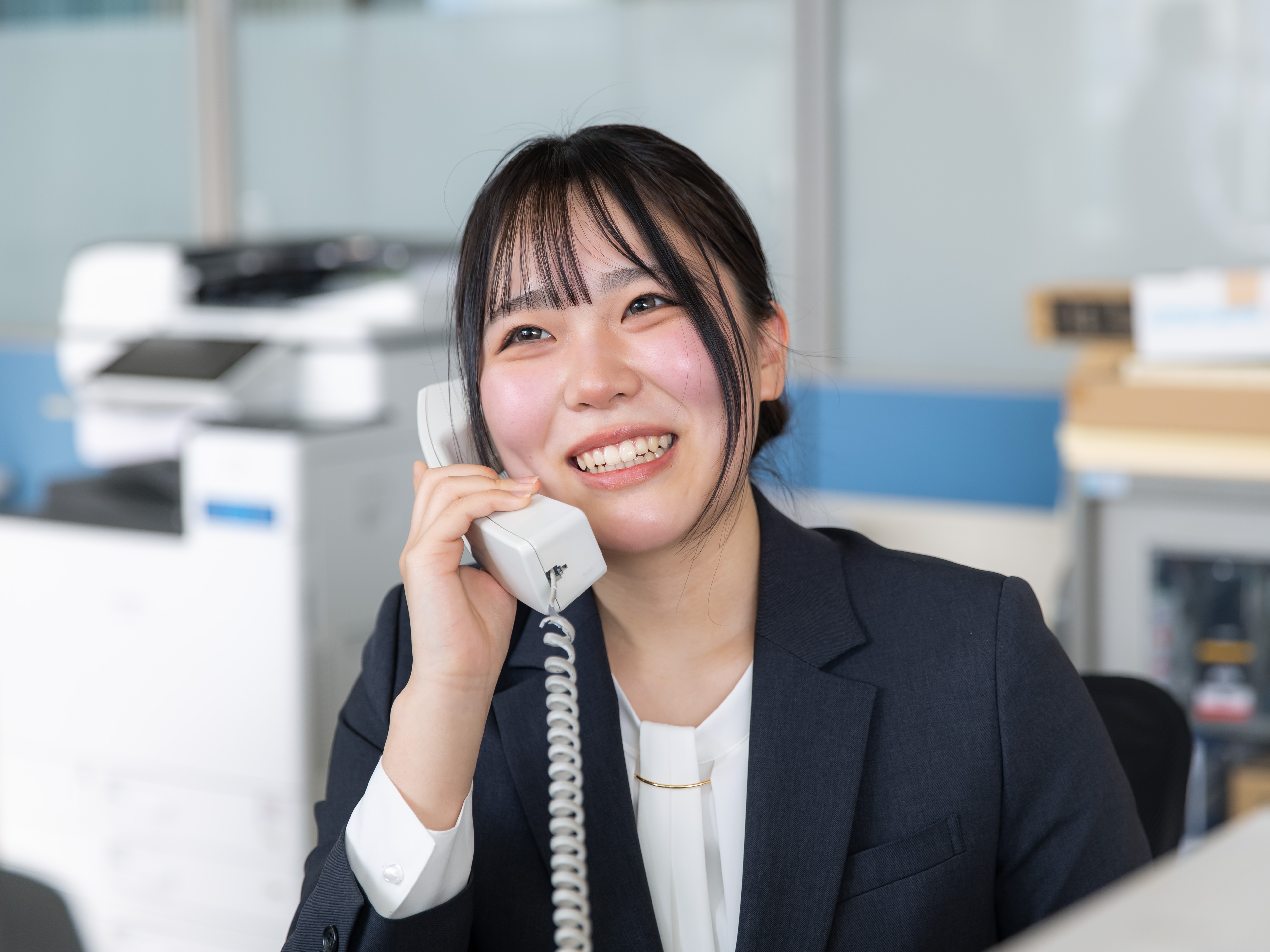 前職は営業や不動産管理など、異業種からの転職者が多数活躍しています。共通しているのは「安定して働きたい」という想い。100年続く実績と、これからを変えていく熱意、その両方に触れられる職場です。