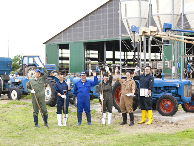 「接客や営業よりも、身体を動かしたり作業に打ち込むのが好き」といった理由で酪農の道に進む方もいます！是非経験は気にせずチャレンジしてみませんか？