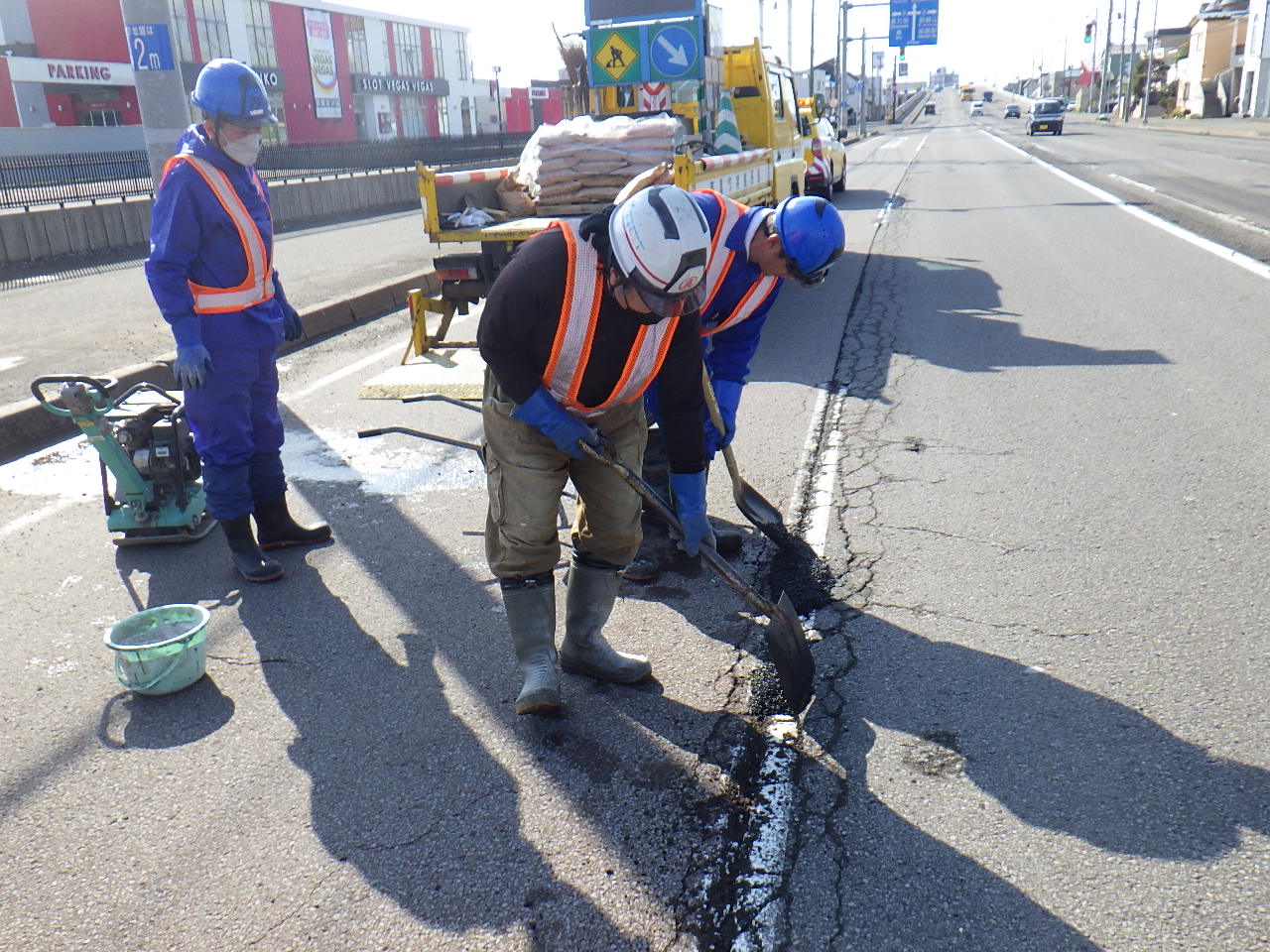 【地元密着！現場は函館・北斗市内近郊の国道】
社員の大半は函館市内や北斗市、七飯町から通勤しています。
道南エリアへUターン希望の方の応募もお待ちしています。
