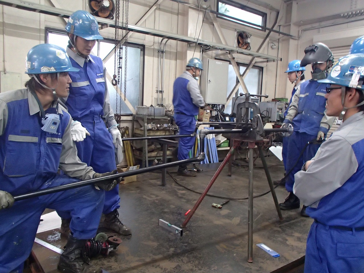 スタッフの技能レベルを底上げしたり、優れた技術を持つ従業員を正当に評価したりする目的のため、技術向上競技大会を実施しています。