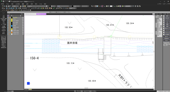 ドローンで撮影した地形をなぞり、図面を書いていく作業。操作方法を覚えれば直感的に操作できますし、ソフトも日々進化しているので使いやすいです！