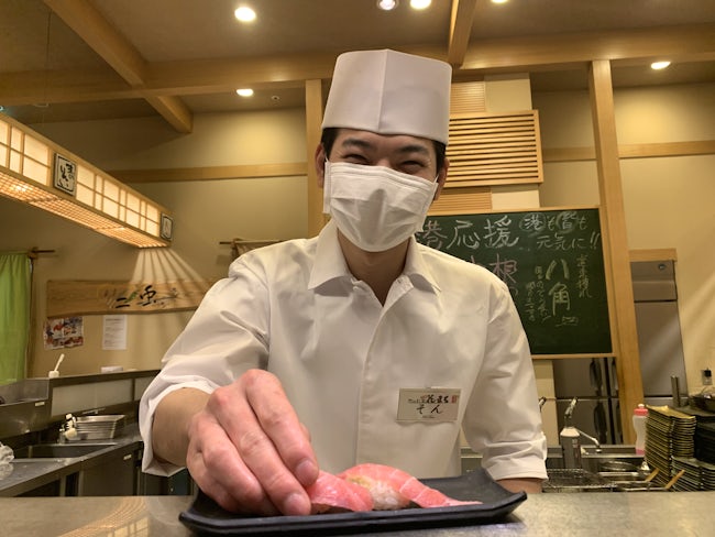 今はシステム化が進み、システムを通した接客や注文受けも増えている中、「人」対「人」を大切にしている当社。
「お客様に笑顔になって帰って欲しい」その思いを胸に、日々おもてなしの心をもって営業しています。